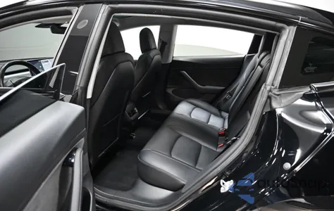 2018 Tesla Model 3 z USA, uszkodzony, nr VIN 5YJ3E1EB5JF128896